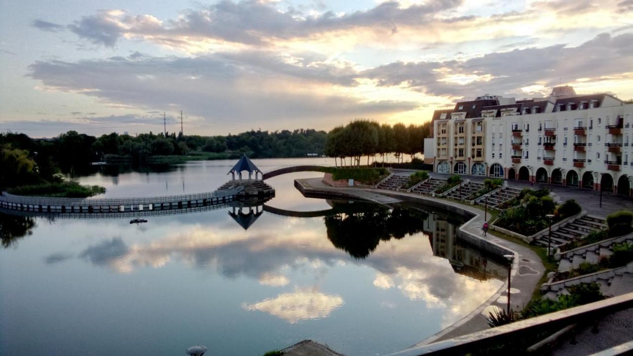 Vue Exceptionnelle Sur Le Lac Créteil Buitenkant foto