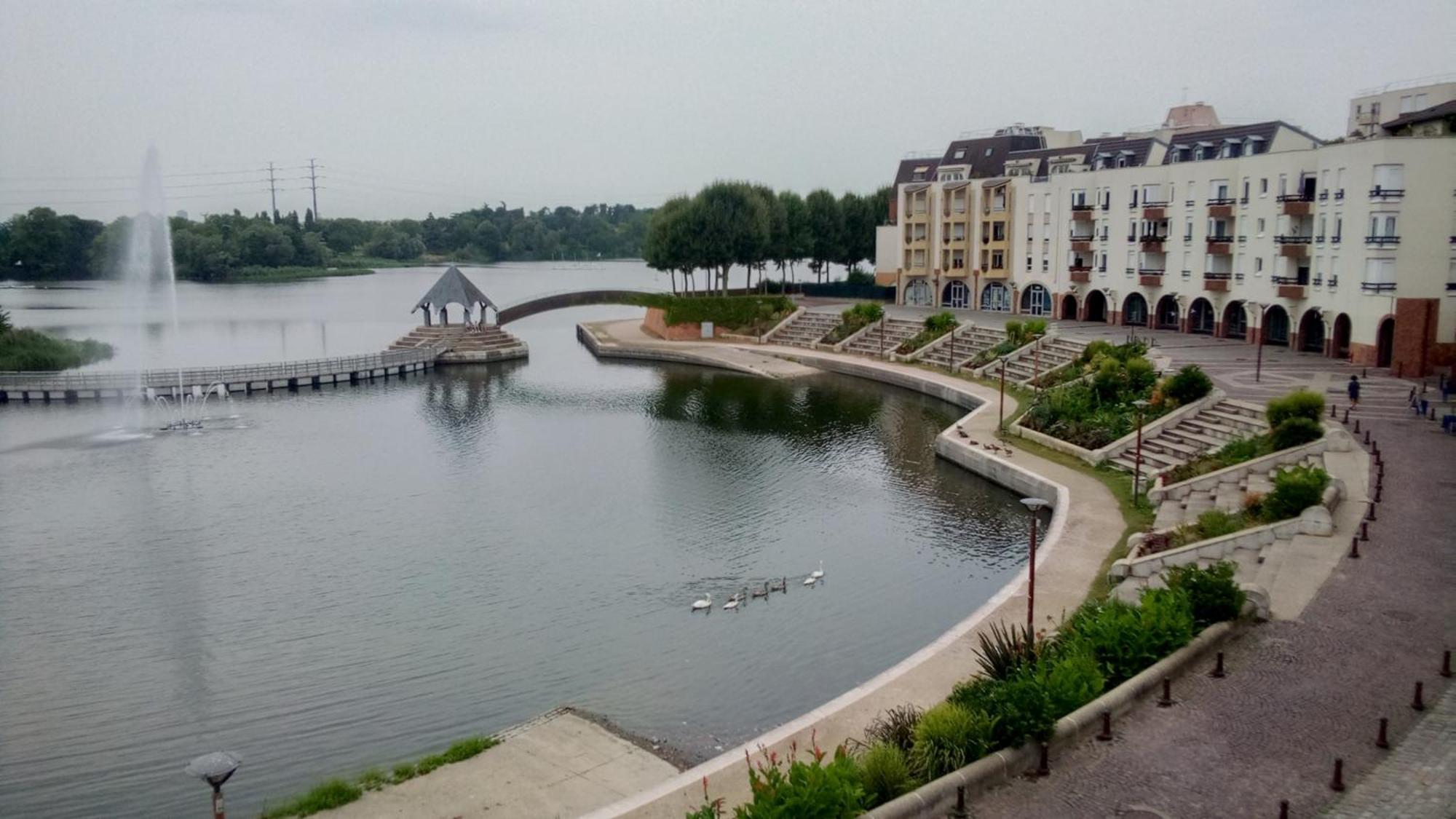 Vue Exceptionnelle Sur Le Lac Créteil Buitenkant foto